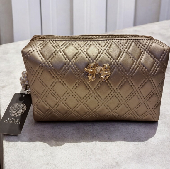 NWT Vince Camuto Champagne Quilted Cosmetic Case With Pearl Zipper Pull - Picture 2 of 8